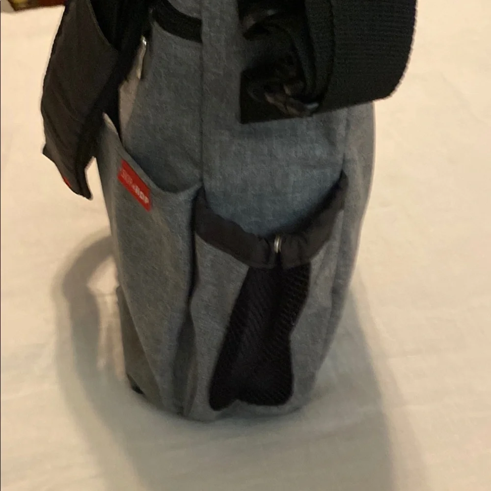 Skip Hop Gray Messenger Bag or Duo Signature Diaper Bag - Picture 4 of 7